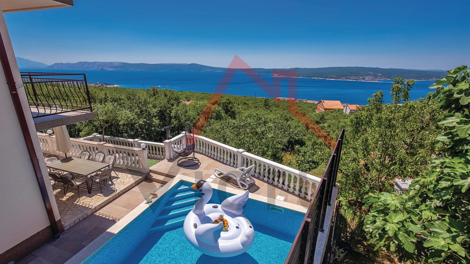 CRIKVENICA - casa con tre appartamenti, piscina e garage